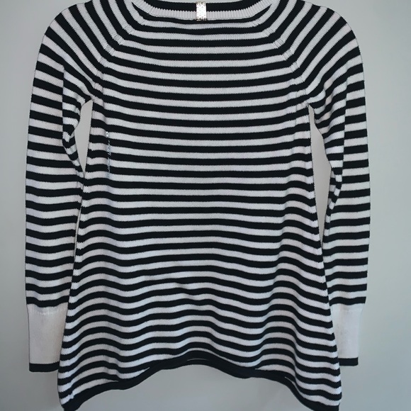 sweater - Picture 3 of 4